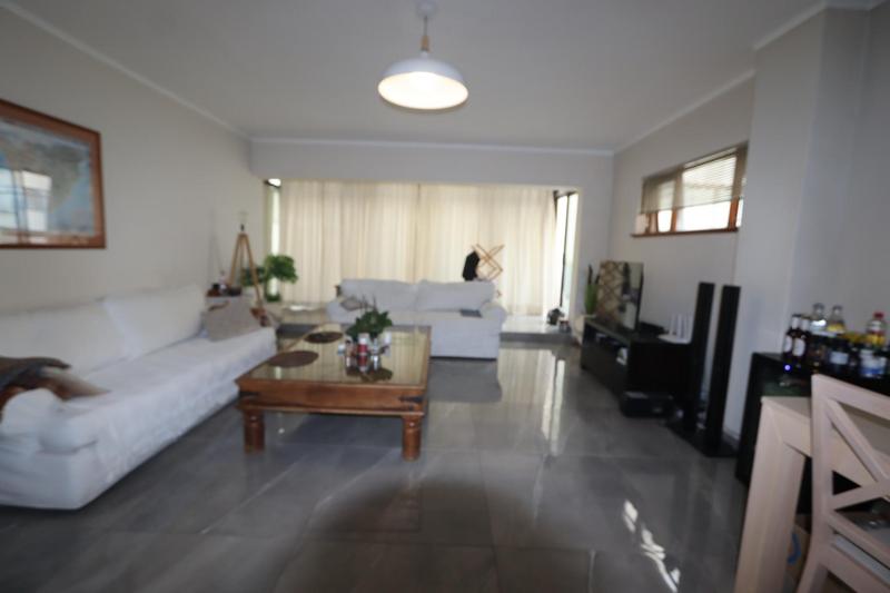 To Let 2 Bedroom Property for Rent in Sea Point Western Cape